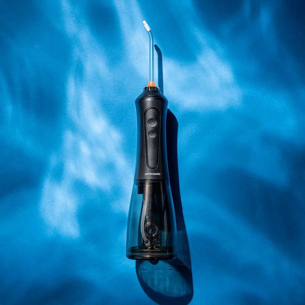 Irygator bezprzewodowy Smilesonic AquaFlow — Czarny — produkt w zbliżeniu