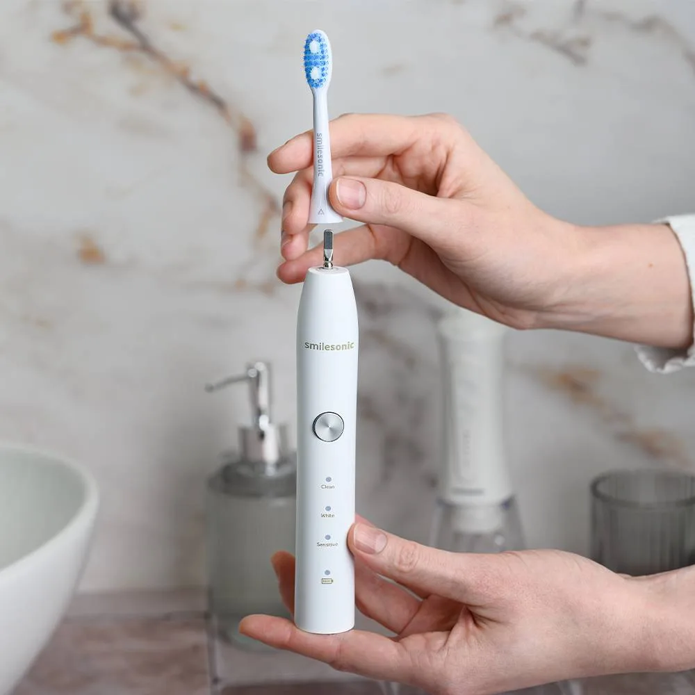 Szczoteczka soniczna Smilesonic GO — Biały — w domu i w podróży
