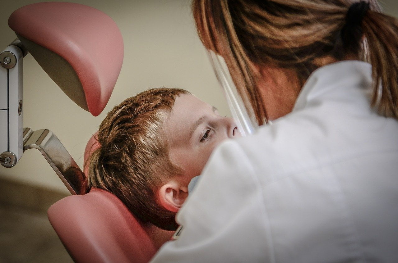 Pierwsza wizyta dziecka u stomatologa