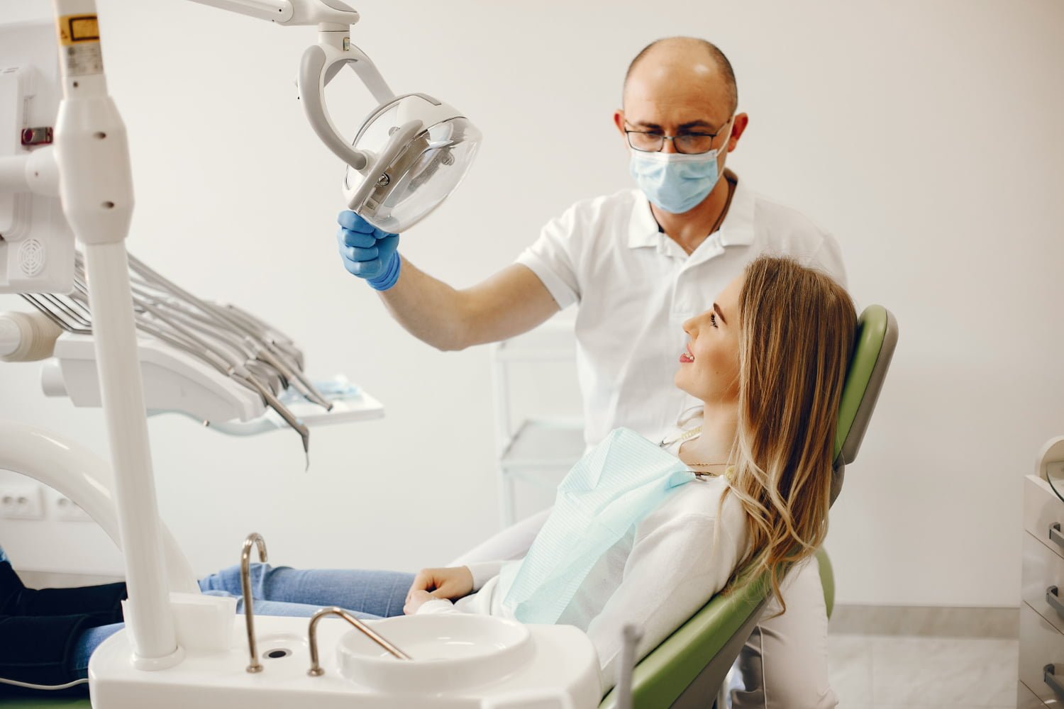 Air polishing – is it effective, how much does it cost, and does it remove tartar?