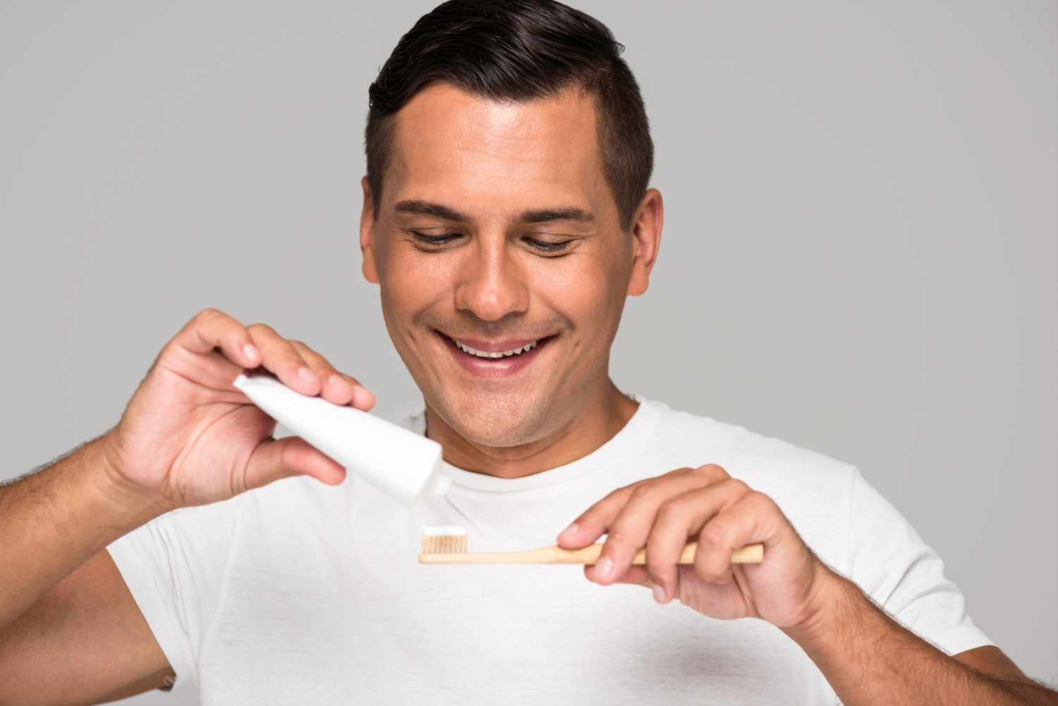 Whitening toothpaste – can it be used daily to maintain a bright smile?