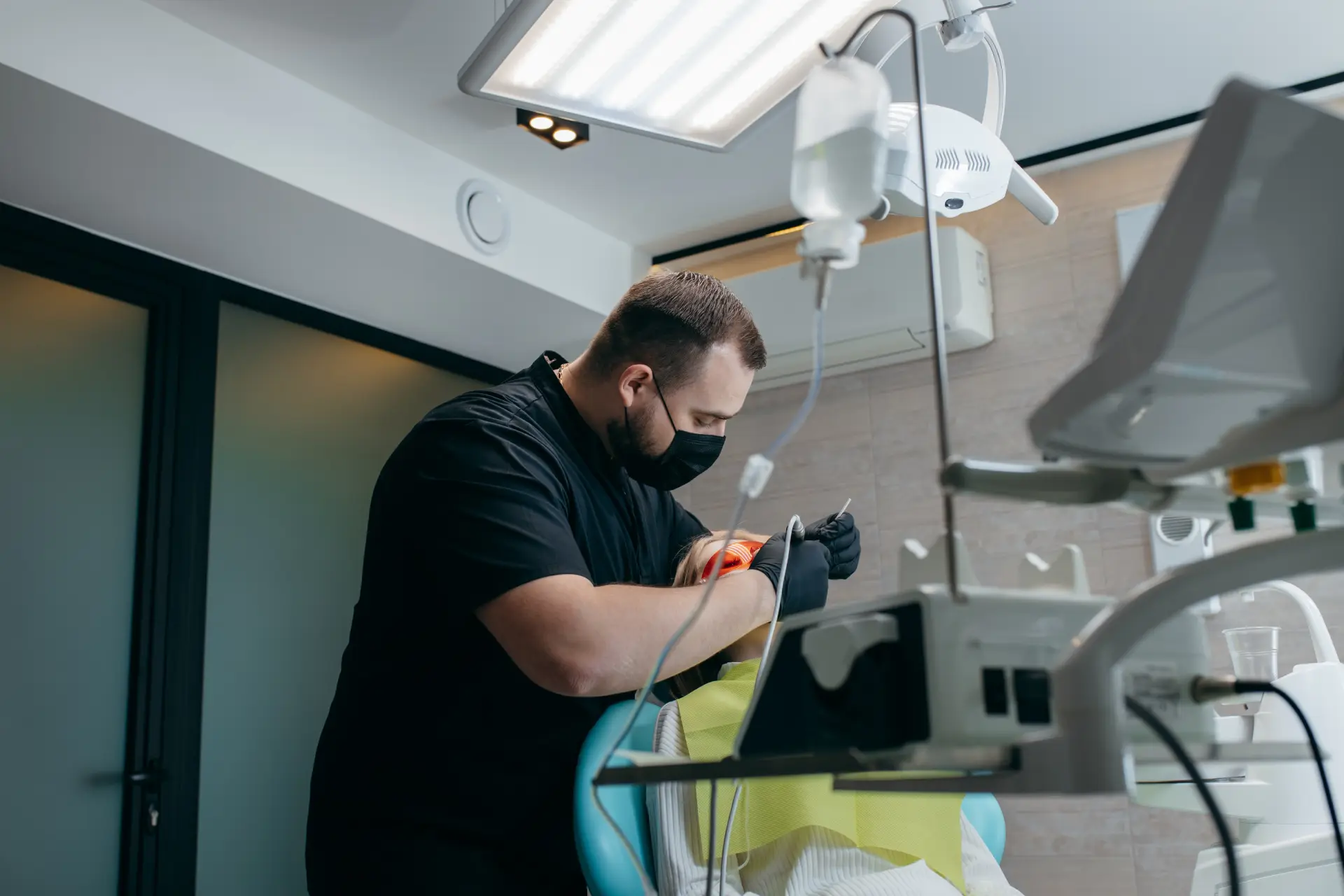 Podniesienie zgryzu – czym jest i kiedy się je wykonuje?