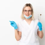 Dentysta z narzędziami